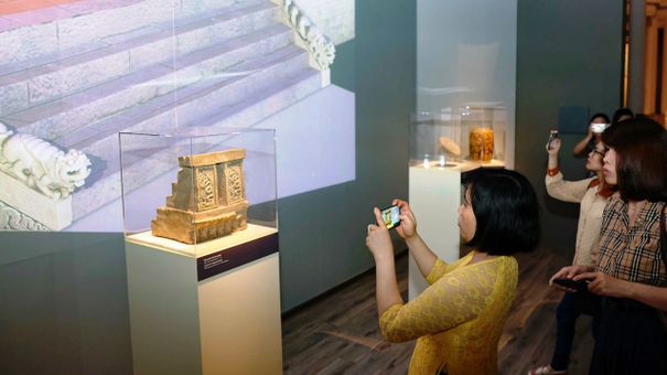 Check-in Bảo tàng Lịch sử Quốc gia: Ngắm Phật giáo thời Lý “sống dậy” qua công nghệ AI, hologram