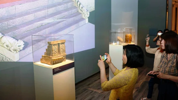 Check-in Bảo tàng Lịch sử Quốc gia: Ngắm Phật giáo thời Lý “sống dậy” qua công nghệ AI, hologram