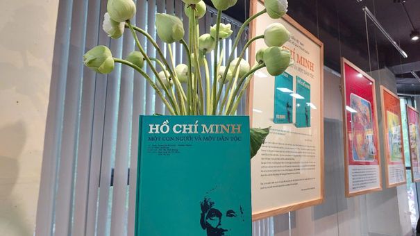 Sách tranh về Chủ tịch Hồ Chí Minh – Ấn phẩm nên có trong tủ sách gia đình