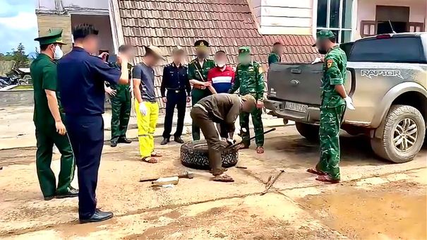 Hải quan siết chặt kiểm soát biên giới, phát hiện vụ vận chuyển 38 bánh heroin từ Lào về Việt Nam