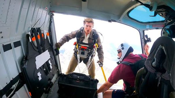 Choáng với pha mạo hiểm cực độ của Tom Cruise trong Nhiệm Vụ: Bất Khả thi – Nghiệp Báo cuối cùng: Nhảy dù từ độ cao 3000 mét!