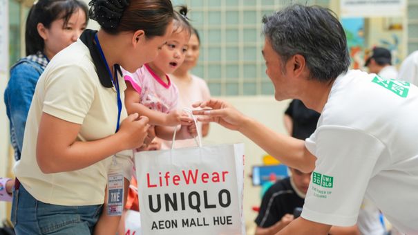 UNIQLO cùng Quỹ Hy Vọng Trao tặng thiết bị y tế cho Bệnh viện Trung ương Huế