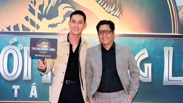 Song Luân đốn tim fan với diện mạo như hoàng tử, Chúng Huyền Thanh ghi điểm với diện mạo cực rạng rỡ tại sự kiện ra mắt “Thế Giới Khủng Long: Tái Sinh”