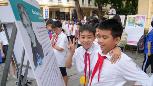 'Thắp sáng đam mê' truyền cảm hứng khoa học cho học sinh Hà Nội
