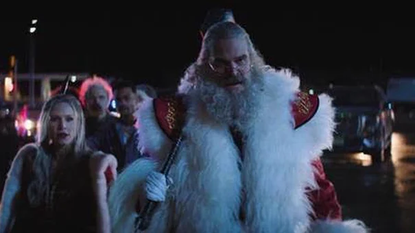 ĐÊM HUNG TÀN 2 công bố trailer: Màn tái xuất đẫm máu và hài hước của ông già Noel David Harbour