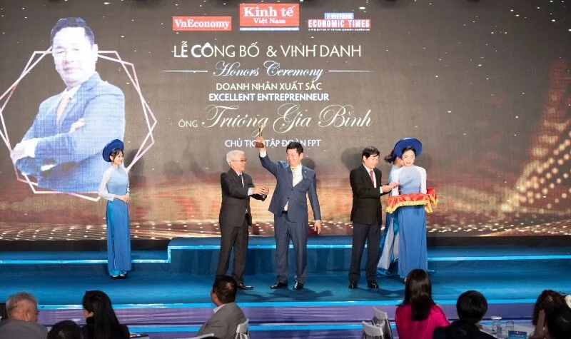 Ông Trương Gia Bình được vinh danh là Doanh nhân xuất sắc.