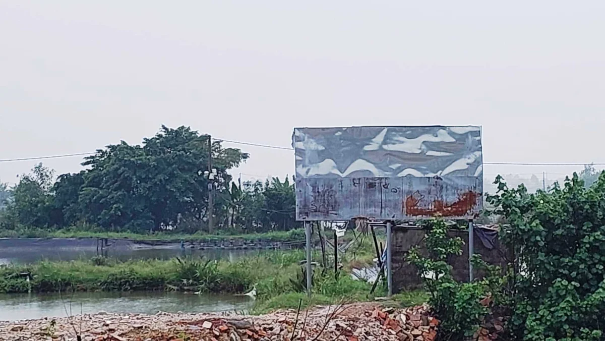 Ảnh: Khu đất dự án hiện nay mới bắt đầu thi công làm đường
