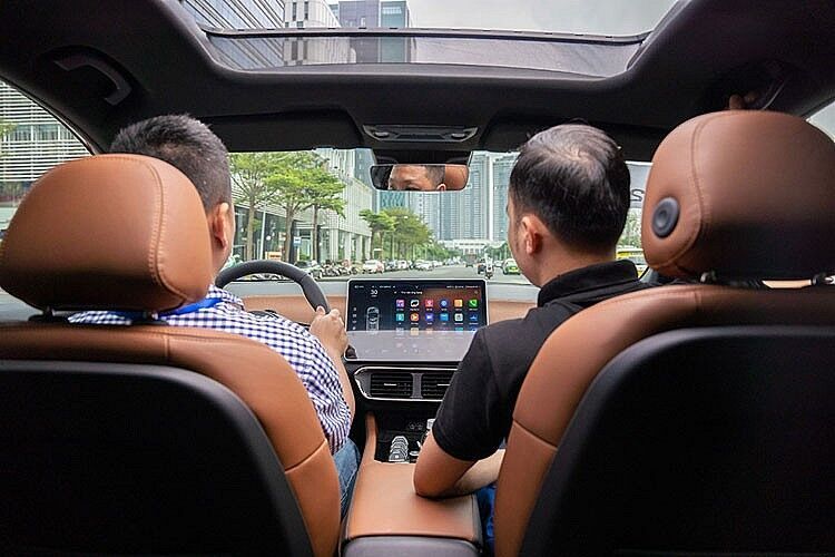 Lái thử xe điện của VinFast VF 8