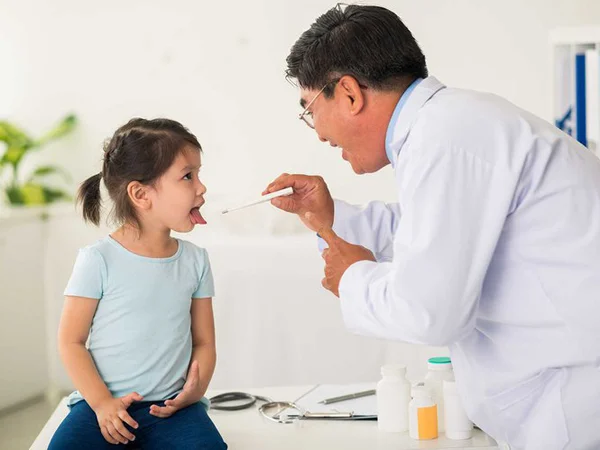 Bệnh viêm phế quản gây ra các cơn ho déo dài.Bệnh viêm phế quản gây ra các cơn ho déo dài.