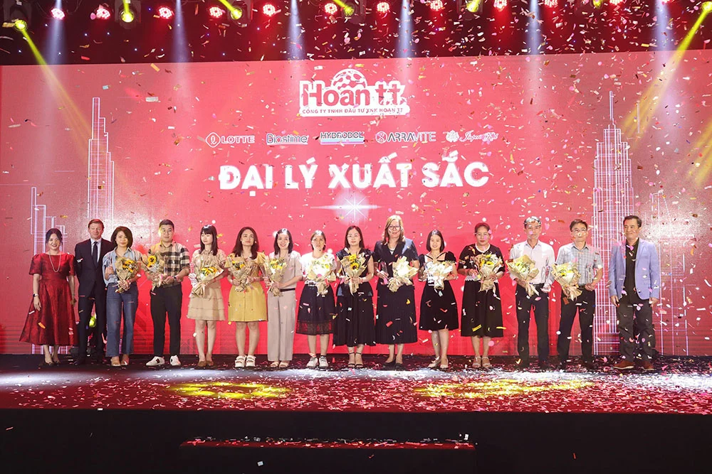 Hoan TT vinh danh đại lý xuất sắc