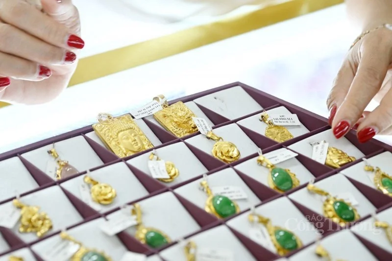 Giá vàng hôm nay ngày 26/7/2023, giá vàng SJC, giá vàng 9999, giá vàng 24k, giá vàng 18k 26/7/2023. Ảnh: Cấn Dũng