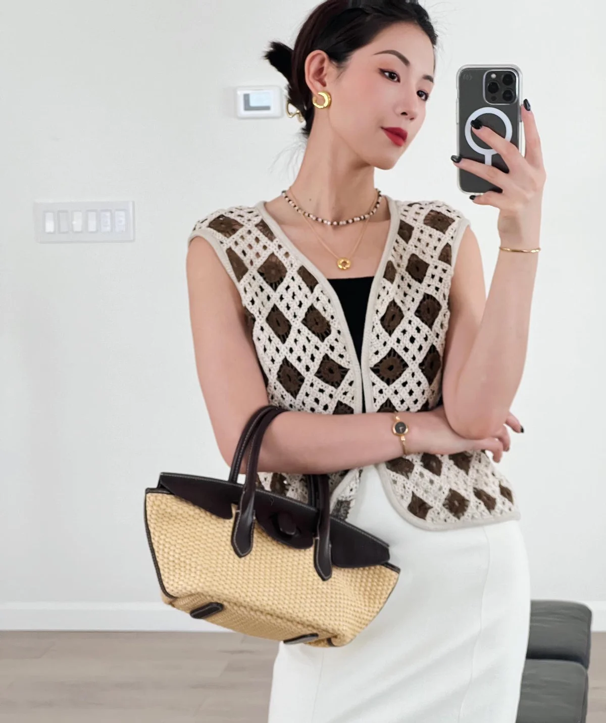 Tô son môi đỏ đi chơi Tết, chị em nên mặc 10 kiểu trang phục để ghi trọn điểm sang xịn mịn