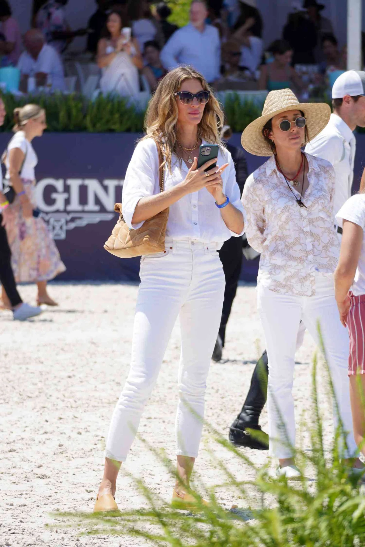 041723-lotd-gisele-bunchen-lead-8d6b2e7fde3e48c08f5312bf09a63b68-1708167764141182946265.jpg