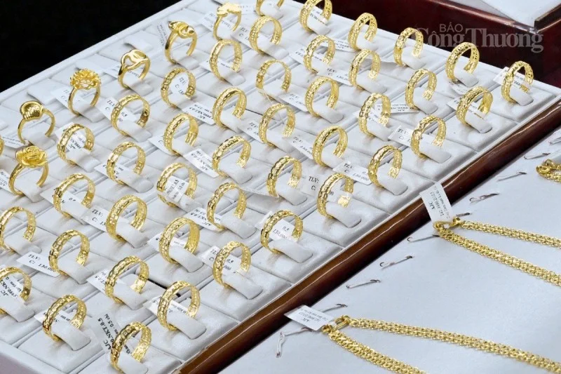 Giá vàng hôm nay ngày 8/14/2024, giá vàng SJC, giá vàng 9999, giá vàng 24k, giá vàng 18k 8/4/2024. Ảnh: Cấn Dũng