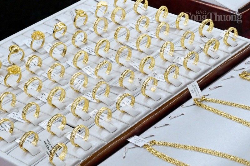Giá vàng hôm nay ngày 30/6/2024, giá vàng SJC, giá vàng 9999, giá vàng 24k, giá vàng 18k 30/6/2024. Ảnh: Cấn Dũng