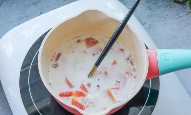 Chè dưỡng nhan đu đủ nhựa đào rất cần thiết cho chị em nào muốn làm đẹp.