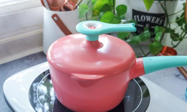 Chè dưỡng nhan đu đủ nhựa đào rất cần thiết cho chị em nào muốn làm đẹp.