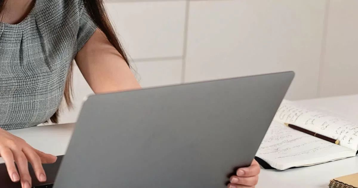Vụ giáo viên đòi mua laptop không được thì "dỗi": Trăm dâu... đổ đầu phụ huynh