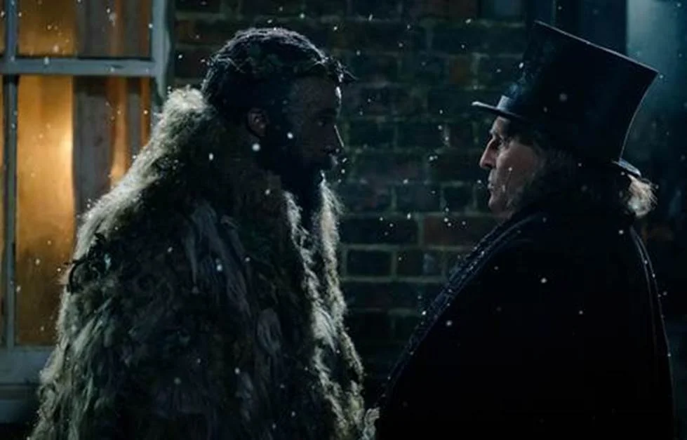 Lão già Scrooge phải đối mặt với những linh hồn của Quá khứ, Hiện tại và Tương lai
